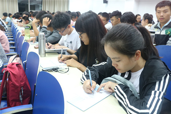 20170927awc77万象城官网2017年走好大学第一步系列活动第一场公开宣讲课圆满举行 (8)_副本.jpg